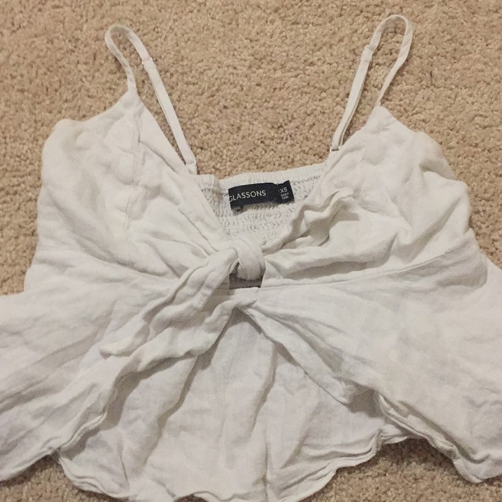 a crop shirt - Picture 1 of 3
